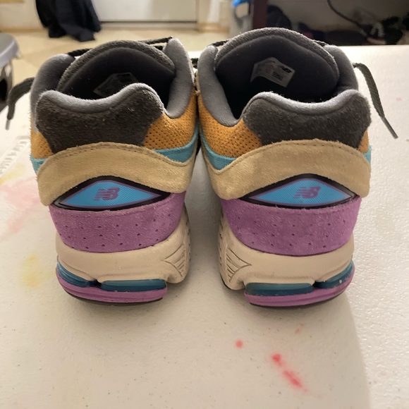 Im Selling my slightly used NEW BALANCE 2002R. These Sneakers are a Statement - Picture 4 of 4